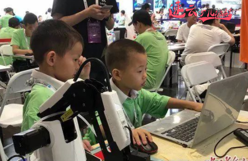 济南机器人编程:2岁玩积木,4岁学编程!这样的孩子如何教育?~山东机器人编程~机器人编程(图4) 济南机器人编程:2岁玩积木,4岁学编程!这样的孩子如何教育?~山东机器人编程~机器人编程(图4)