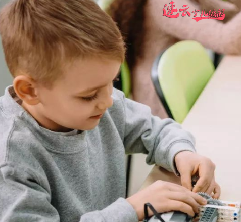 无人机编程：小学学科知识不敌编程教育！~山东无人机编程~无人机编程(图2)