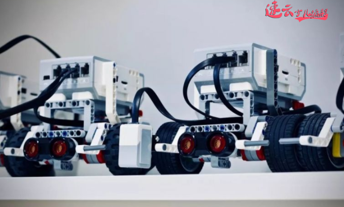 济南机器人编程：为什么年薪百万的家庭都给孩子选择少儿编程教育！~山东机器人编程~机器人编程(图4)