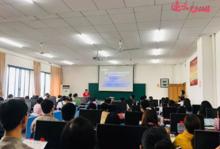 无人机编程:重庆市开展2019年青少年机器人及编程教育师资培训(图4) 无人机编程:重庆市开展2019年青少年机器人及编程教育师资培训(图4)