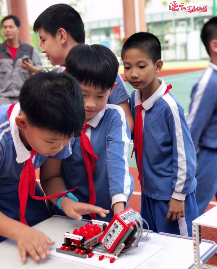 无人机编程：未来，孩子学习少儿编程就是大势所趋！~济南无人机编程~山东无人机编程(图13)